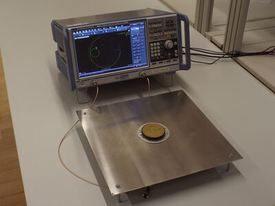 RFID-Spule für den Betrieb auf einer Metalloberfläche (ENVCo Level 1)